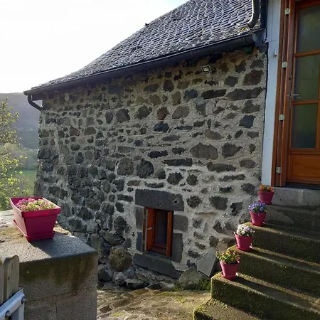 Maison De Caractere Renovee Avec Jardin, Pres Des Monts Et Activites De Plein Air - Fr-1-742-111 *